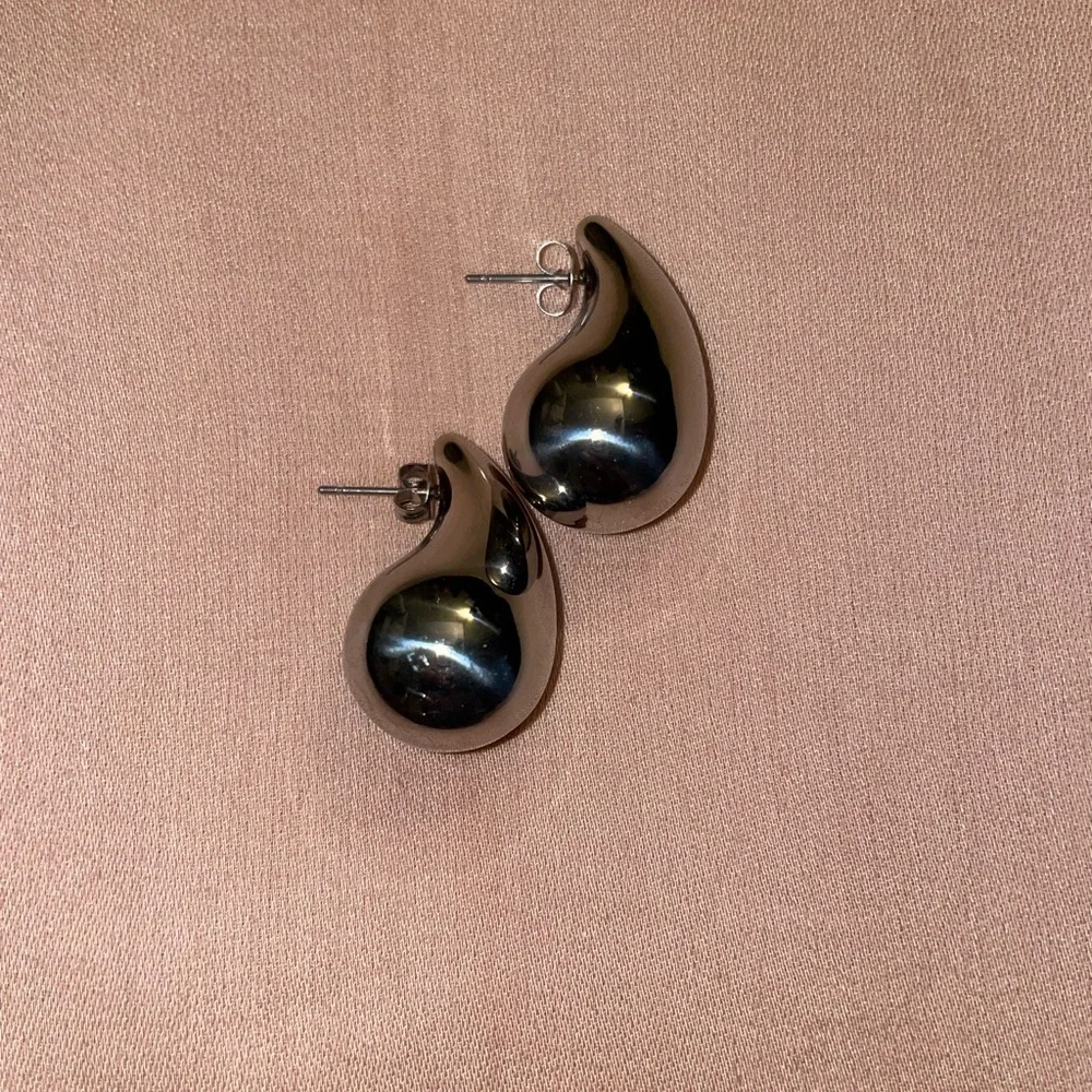 Chic Silver Teardrop Stud Earrings | 18K Gold-Plated